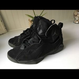 Men’s Jordan True Flight basketball shoes